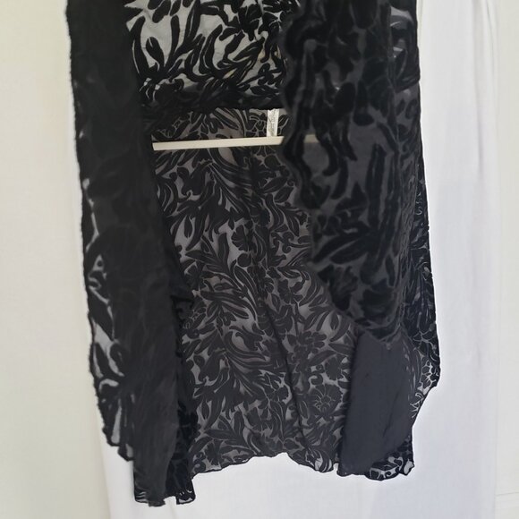 Endless Designs Woman Black Velvet Floral Pattern Sheer Lightweight Poncho - Picture 9 of 13